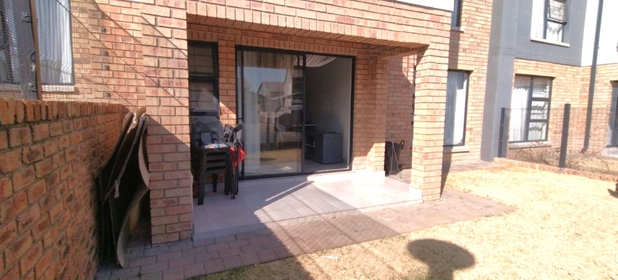 2 Bedroom Property for Sale in Rooihuiskraal North Gauteng