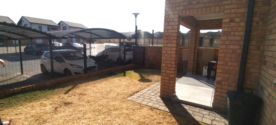 2 Bedroom Property for Sale in Rooihuiskraal North Gauteng