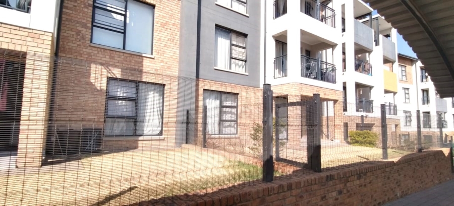 2 Bedroom Property for Sale in Rooihuiskraal North Gauteng