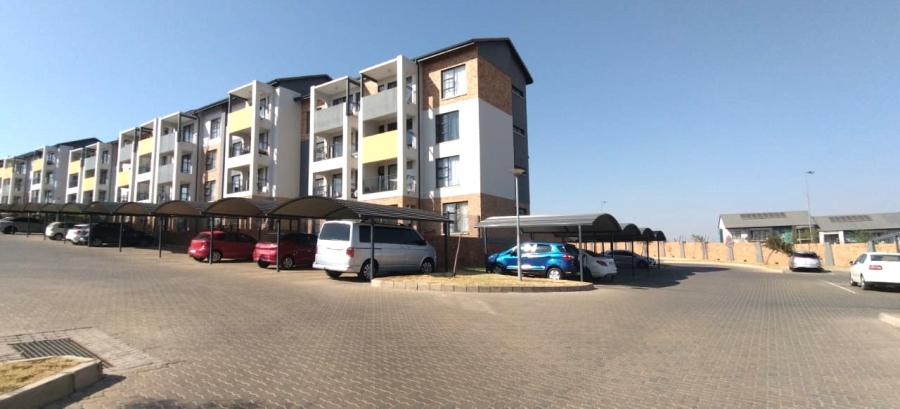 2 Bedroom Property for Sale in Rooihuiskraal North Gauteng