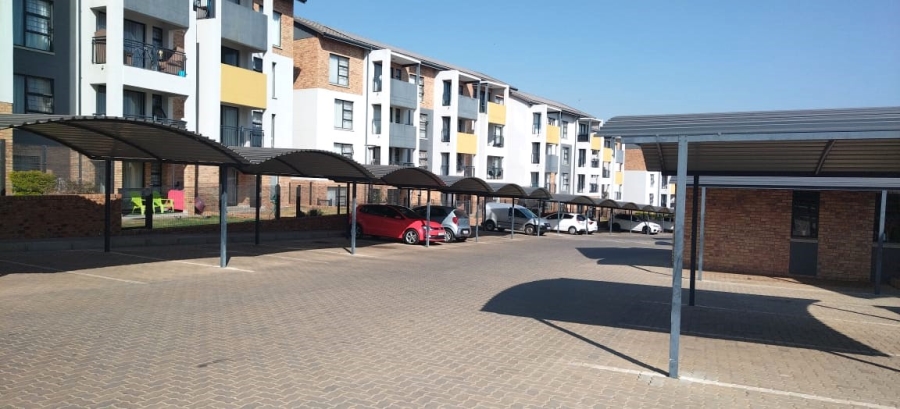 2 Bedroom Property for Sale in Rooihuiskraal North Gauteng