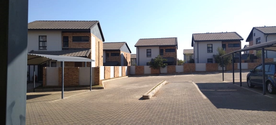 2 Bedroom Property for Sale in Rooihuiskraal North Gauteng