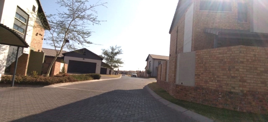 2 Bedroom Property for Sale in Rooihuiskraal North Gauteng