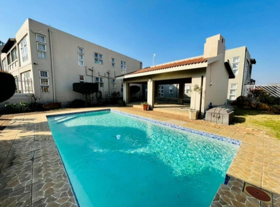 2 Bedroom Property for Sale in Oakdene Gauteng