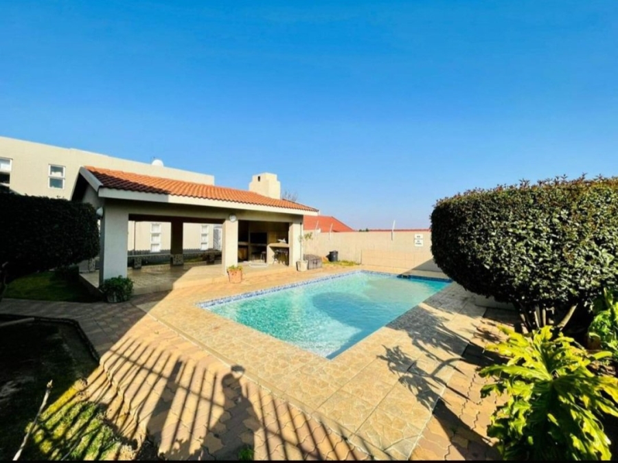 2 Bedroom Property for Sale in Oakdene Gauteng