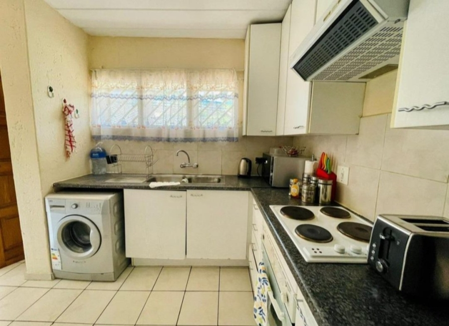 2 Bedroom Property for Sale in Oakdene Gauteng