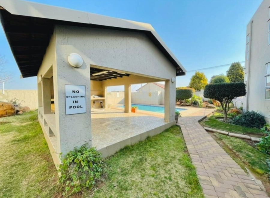 2 Bedroom Property for Sale in Oakdene Gauteng