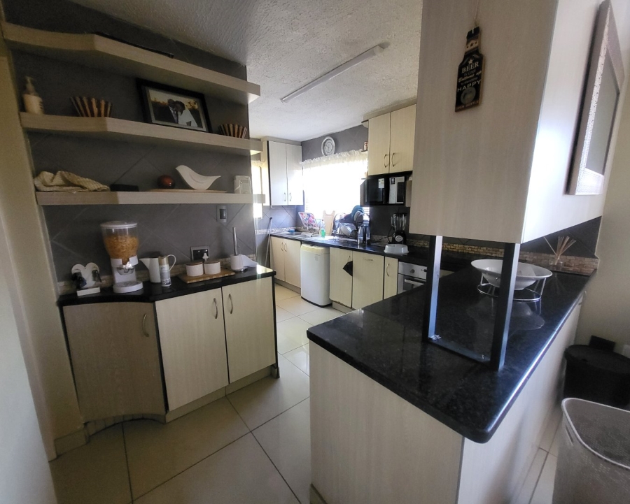 4 Bedroom Property for Sale in Faerie Glen Gauteng