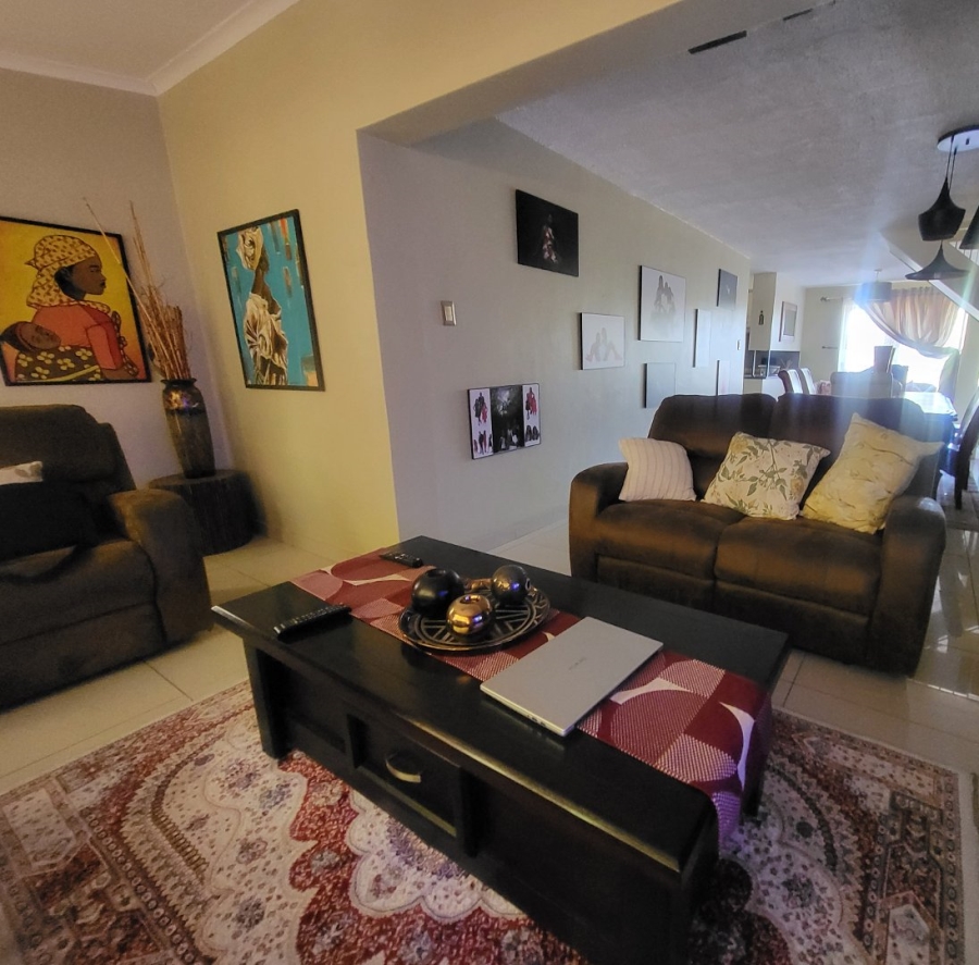 4 Bedroom Property for Sale in Faerie Glen Gauteng