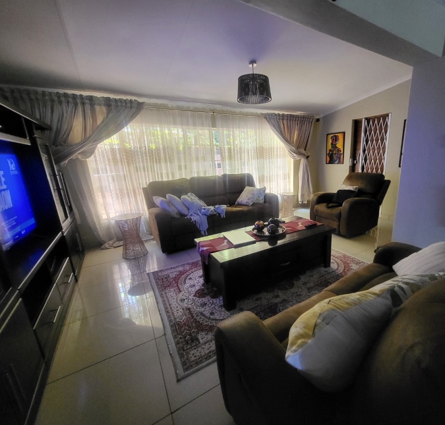 4 Bedroom Property for Sale in Faerie Glen Gauteng