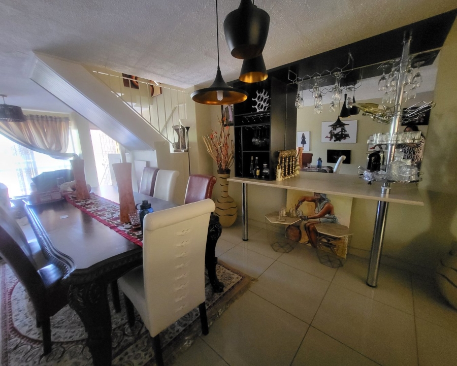 4 Bedroom Property for Sale in Faerie Glen Gauteng