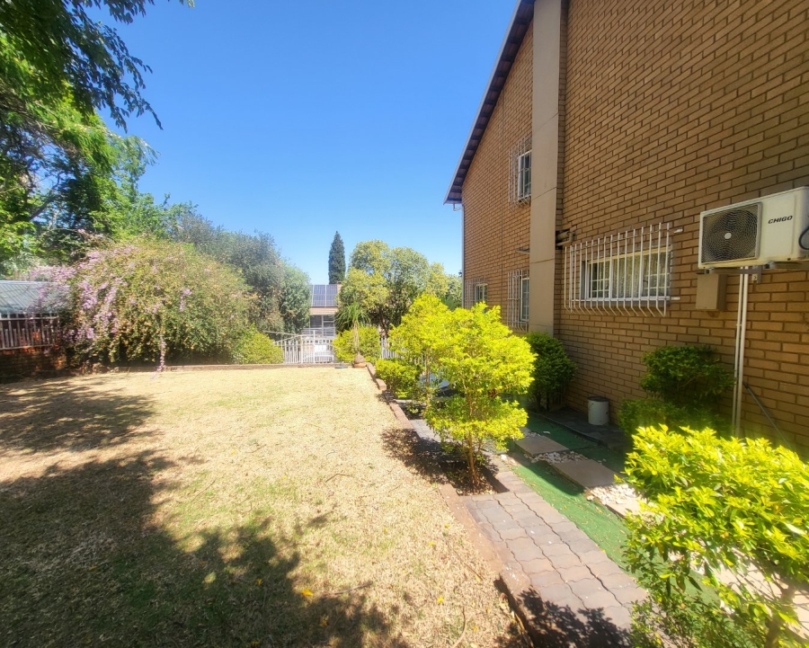 4 Bedroom Property for Sale in Faerie Glen Gauteng