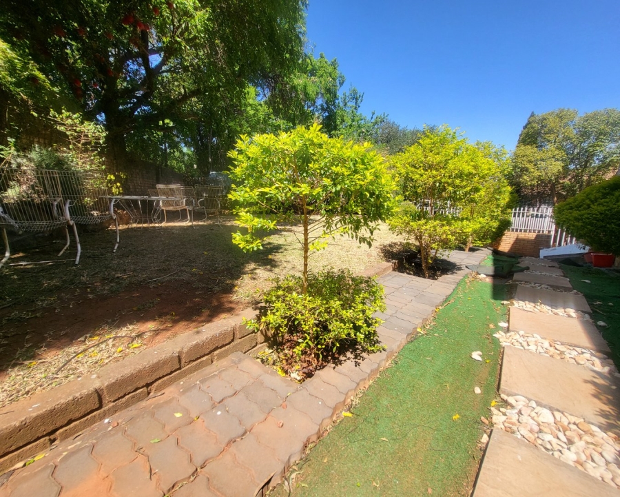 4 Bedroom Property for Sale in Faerie Glen Gauteng