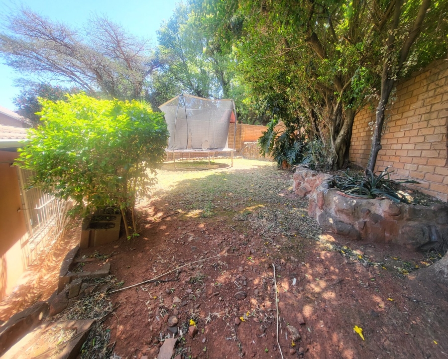 4 Bedroom Property for Sale in Faerie Glen Gauteng