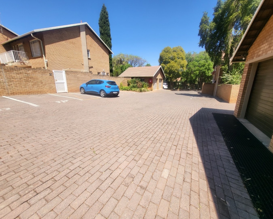 4 Bedroom Property for Sale in Faerie Glen Gauteng