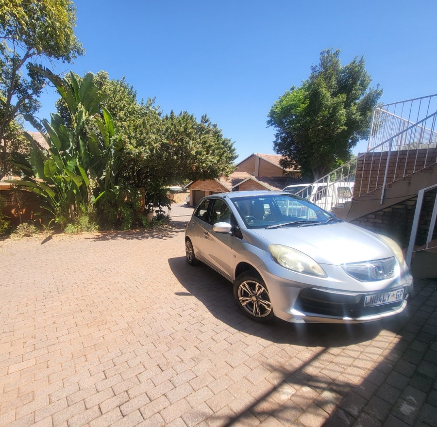 4 Bedroom Property for Sale in Faerie Glen Gauteng