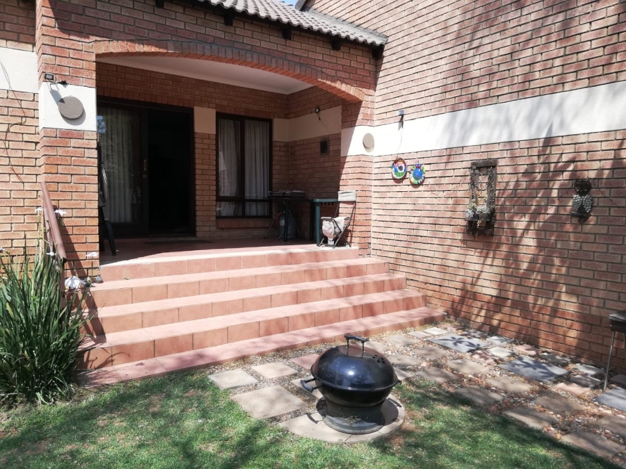 2 Bedroom Property for Sale in Mooikloof Ridge Gauteng