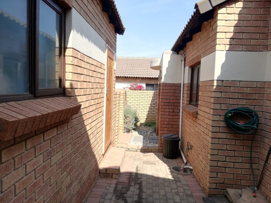 2 Bedroom Property for Sale in Mooikloof Ridge Gauteng