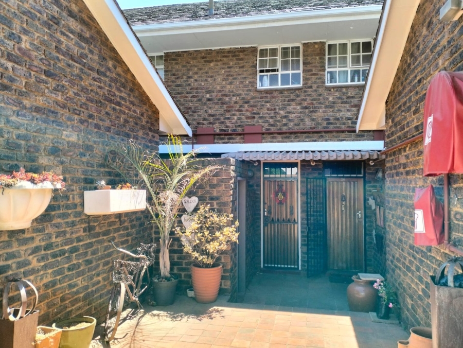 2 Bedroom Property for Sale in Waterkloof Glen Gauteng