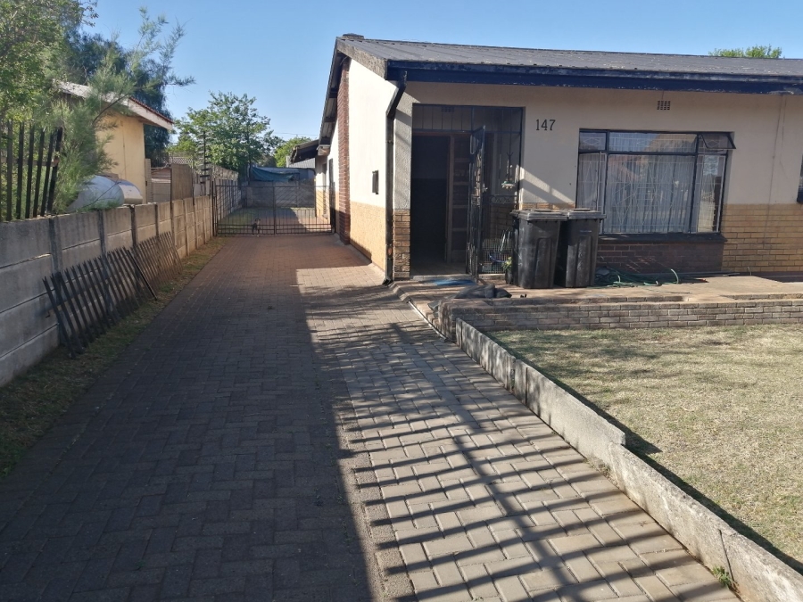 3 Bedroom Property for Sale in Strubenvale Gauteng