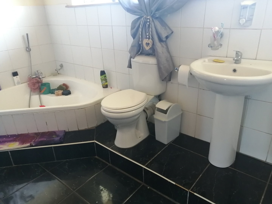 3 Bedroom Property for Sale in Strubenvale Gauteng