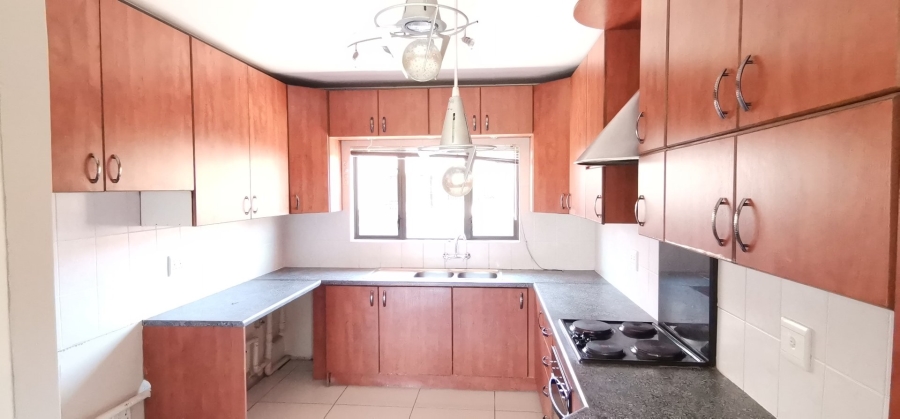 To Let 3 Bedroom Property for Rent in Ridgeway Gauteng