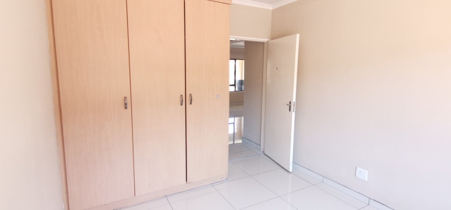 To Let 3 Bedroom Property for Rent in Ridgeway Gauteng