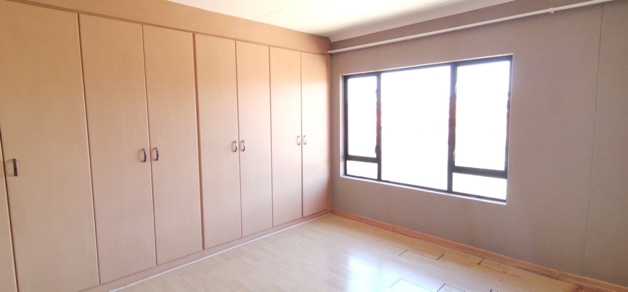 To Let 3 Bedroom Property for Rent in Ridgeway Gauteng