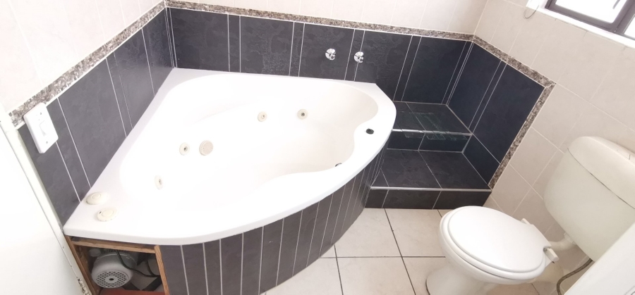 To Let 3 Bedroom Property for Rent in Ridgeway Gauteng