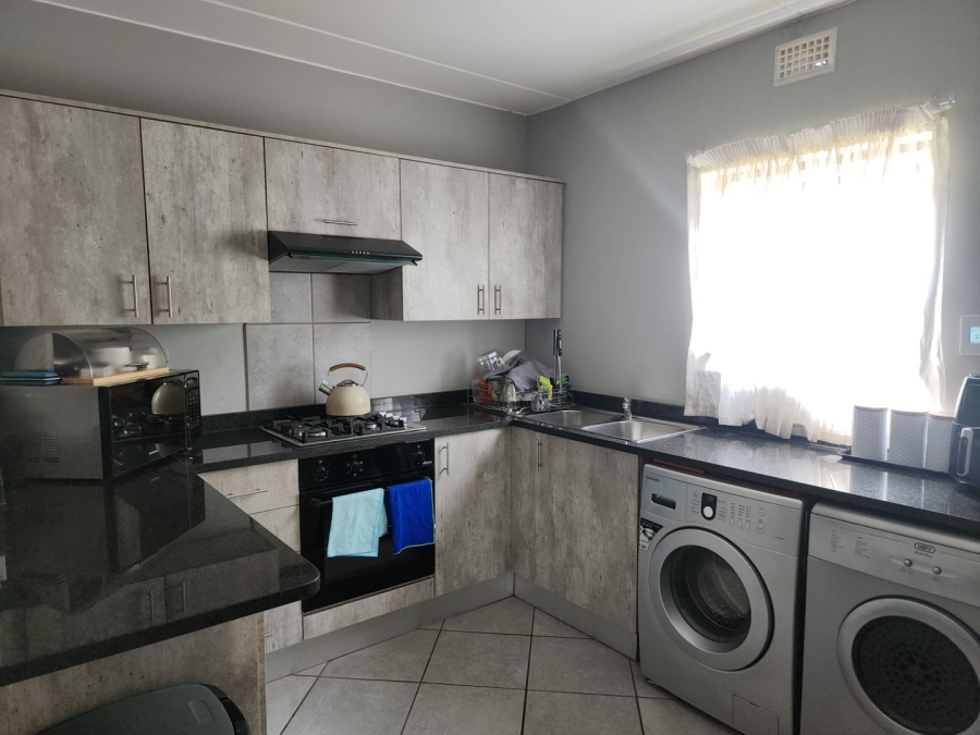 2 Bedroom Property for Sale in Norton Home Estate AH Gauteng