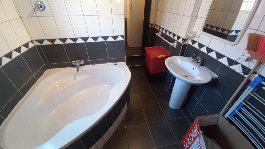 3 Bedroom Property for Sale in Witpoortjie Gauteng