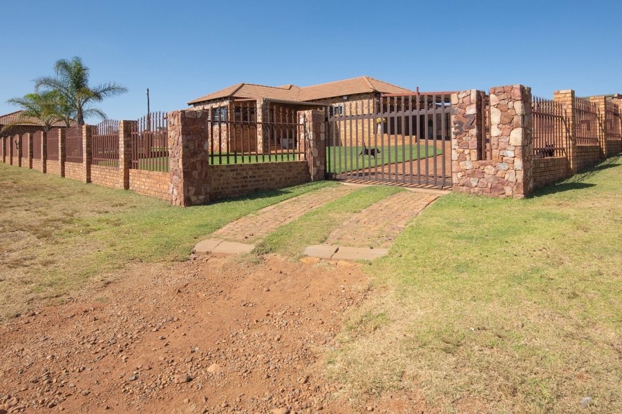 4 Bedroom Property for Sale in Bothas Geluk Gauteng