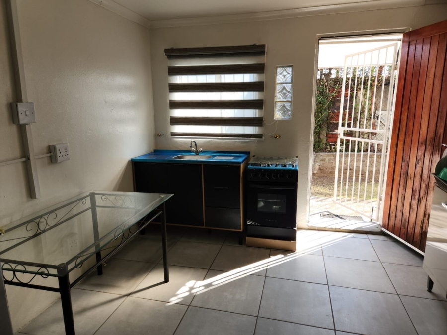 To Let 1 Bedroom Property for Rent in Gillview Gauteng