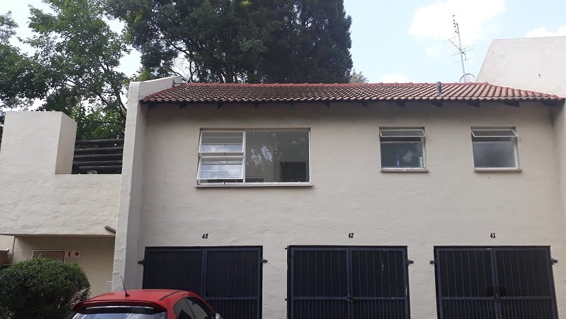 To Let 1 Bedroom Property for Rent in Lombardy East Gauteng