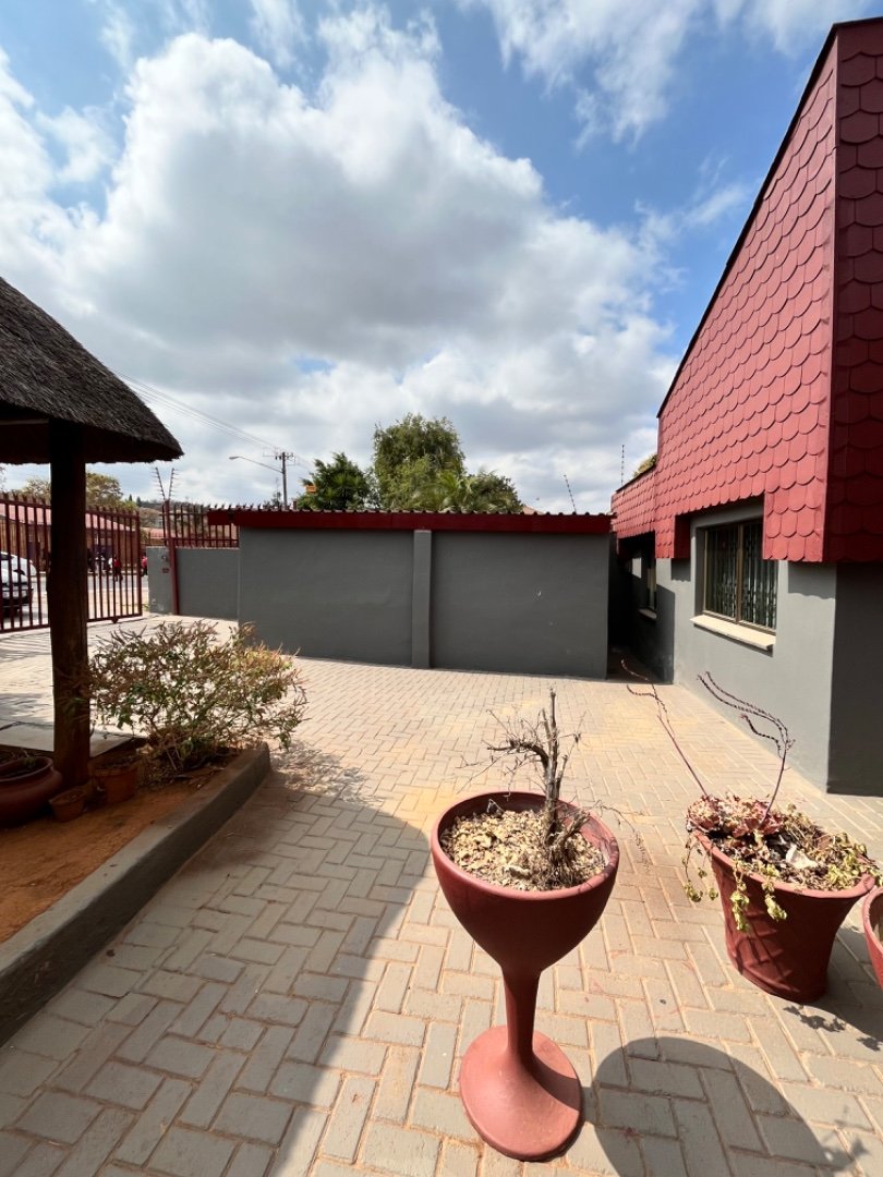  Bedroom Property for Sale in Laudium Ext 2 Gauteng