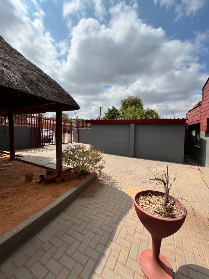  Bedroom Property for Sale in Laudium Ext 2 Gauteng