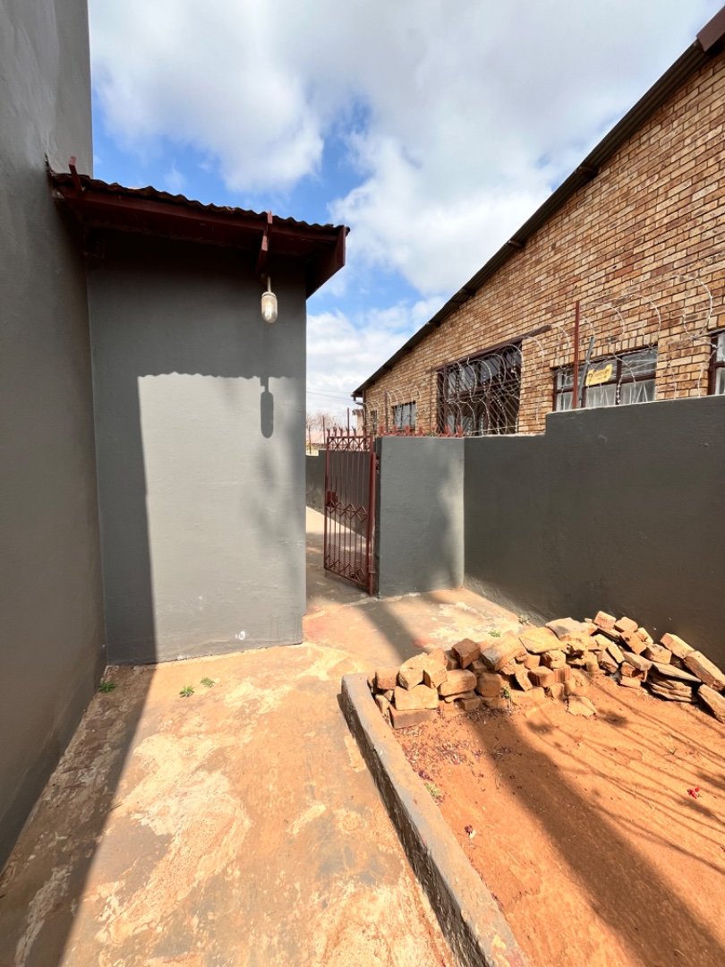  Bedroom Property for Sale in Laudium Ext 2 Gauteng