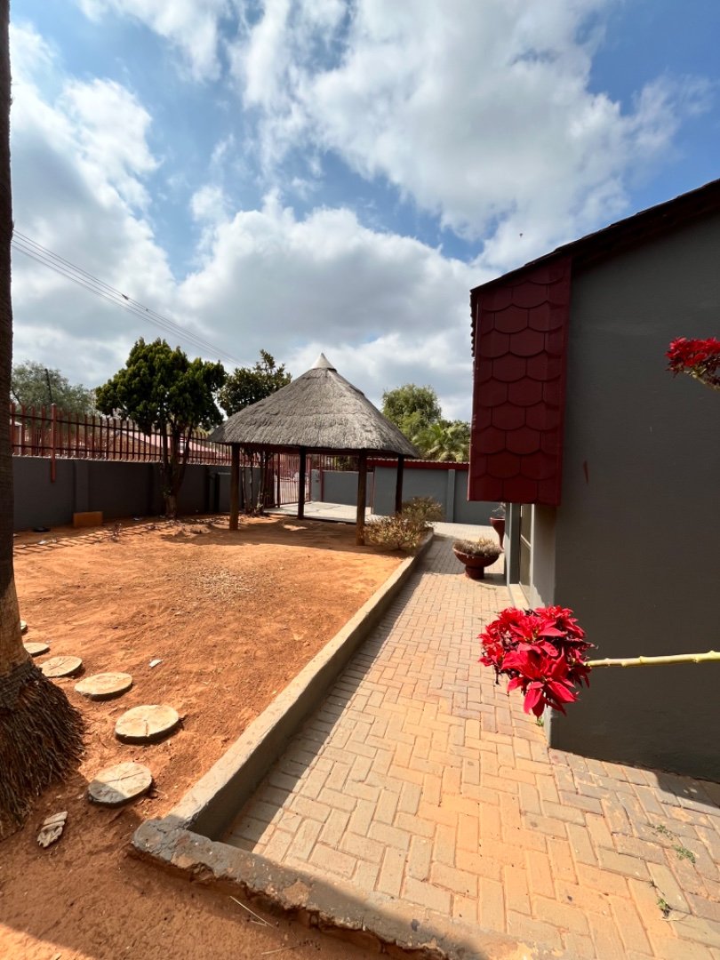  Bedroom Property for Sale in Laudium Ext 2 Gauteng