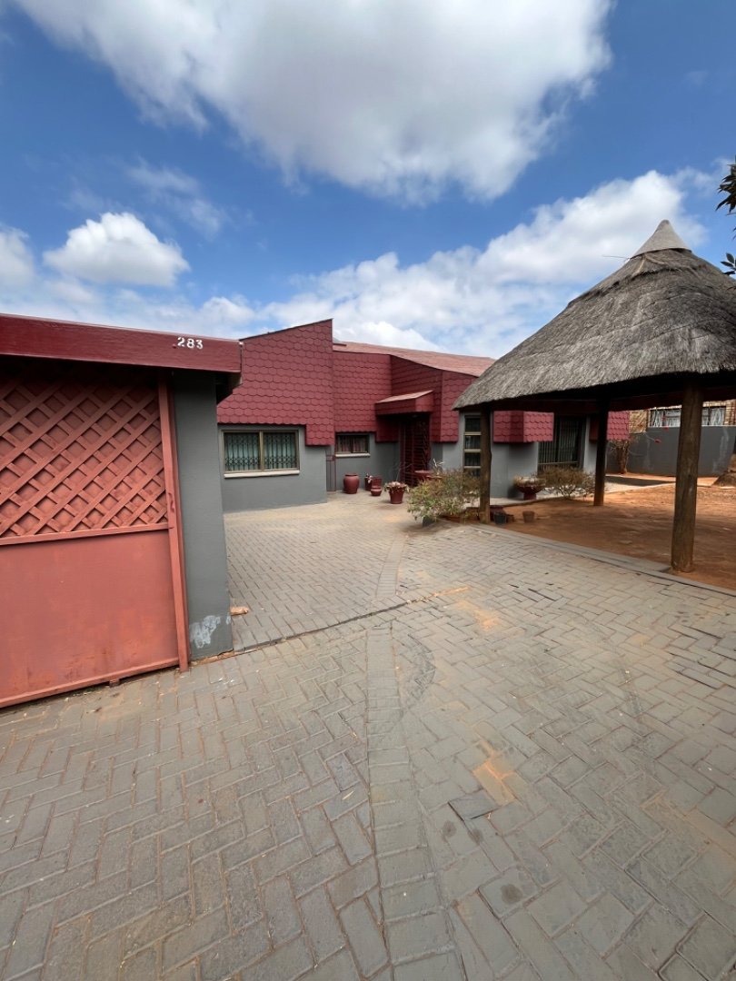  Bedroom Property for Sale in Laudium Ext 2 Gauteng