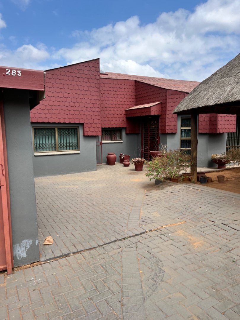  Bedroom Property for Sale in Laudium Ext 2 Gauteng