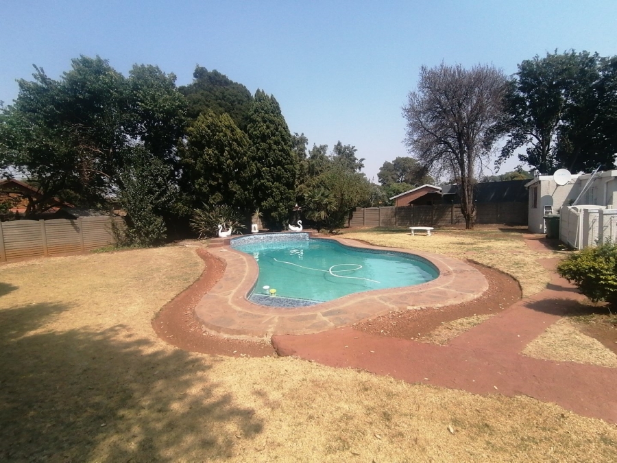 4 Bedroom Property for Sale in Brackenhurst Gauteng