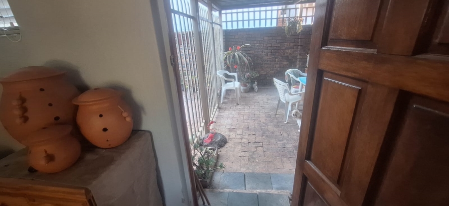 To Let 2 Bedroom Property for Rent in Rietvalleirand Gauteng