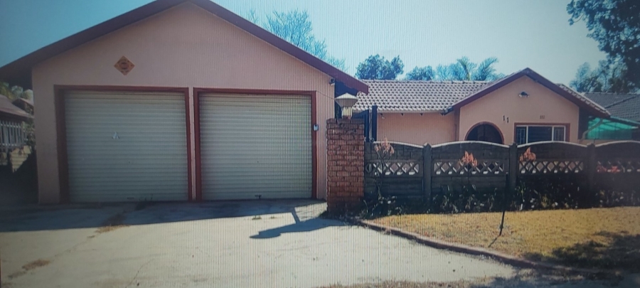 5 Bedroom Property for Sale in Glen Marais Gauteng