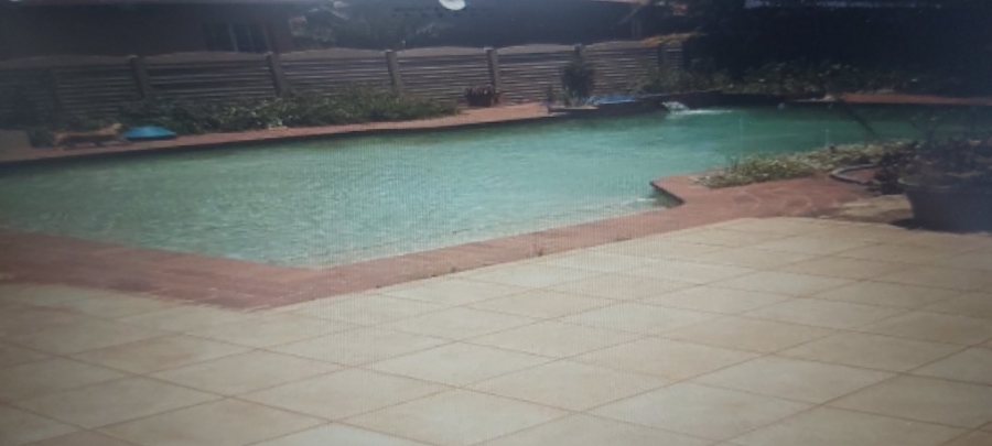 5 Bedroom Property for Sale in Glen Marais Gauteng