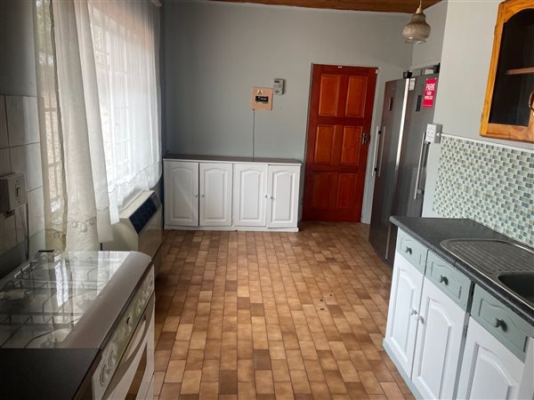 To Let  Bedroom Property for Rent in Glen Austin Gauteng