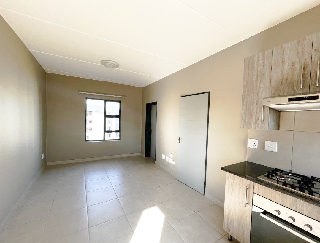 To Let 1 Bedroom Property for Rent in Glen Austin Gauteng