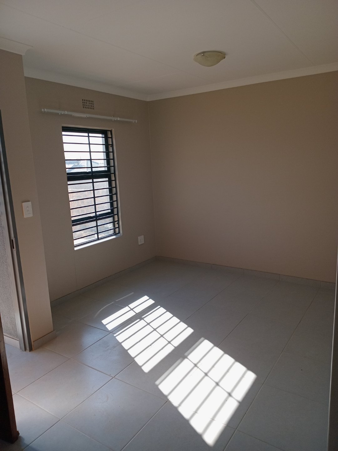 To Let 2 Bedroom Property for Rent in Clayville Gauteng