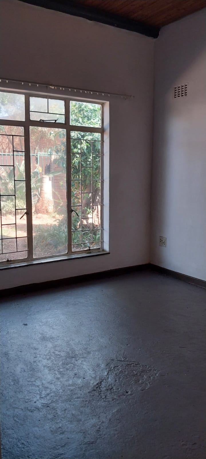 To Let 8 Bedroom Property for Rent in Annlin Gauteng