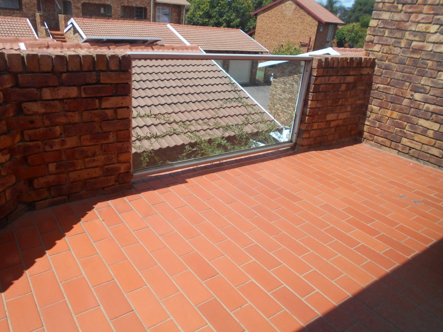 To Let 2 Bedroom Property for Rent in Zwartkop Gauteng