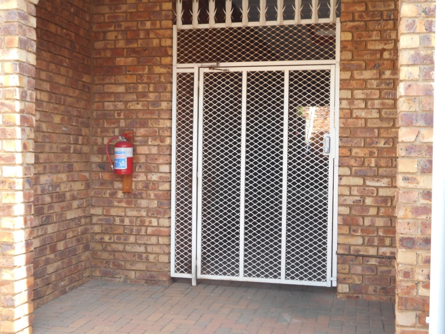 To Let 2 Bedroom Property for Rent in Zwartkop Gauteng